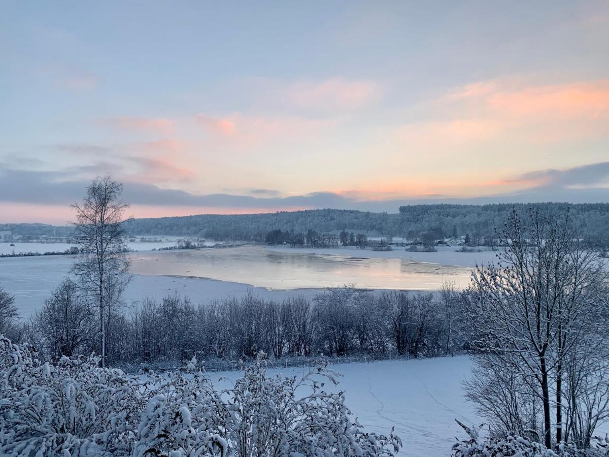Stille X Weite - Hochwertige Wohnung Mit See-Panorama Kronburg ภายนอก รูปภาพ