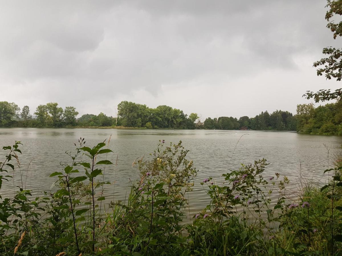 Stille X Weite - Hochwertige Wohnung Mit See-Panorama Kronburg ภายนอก รูปภาพ