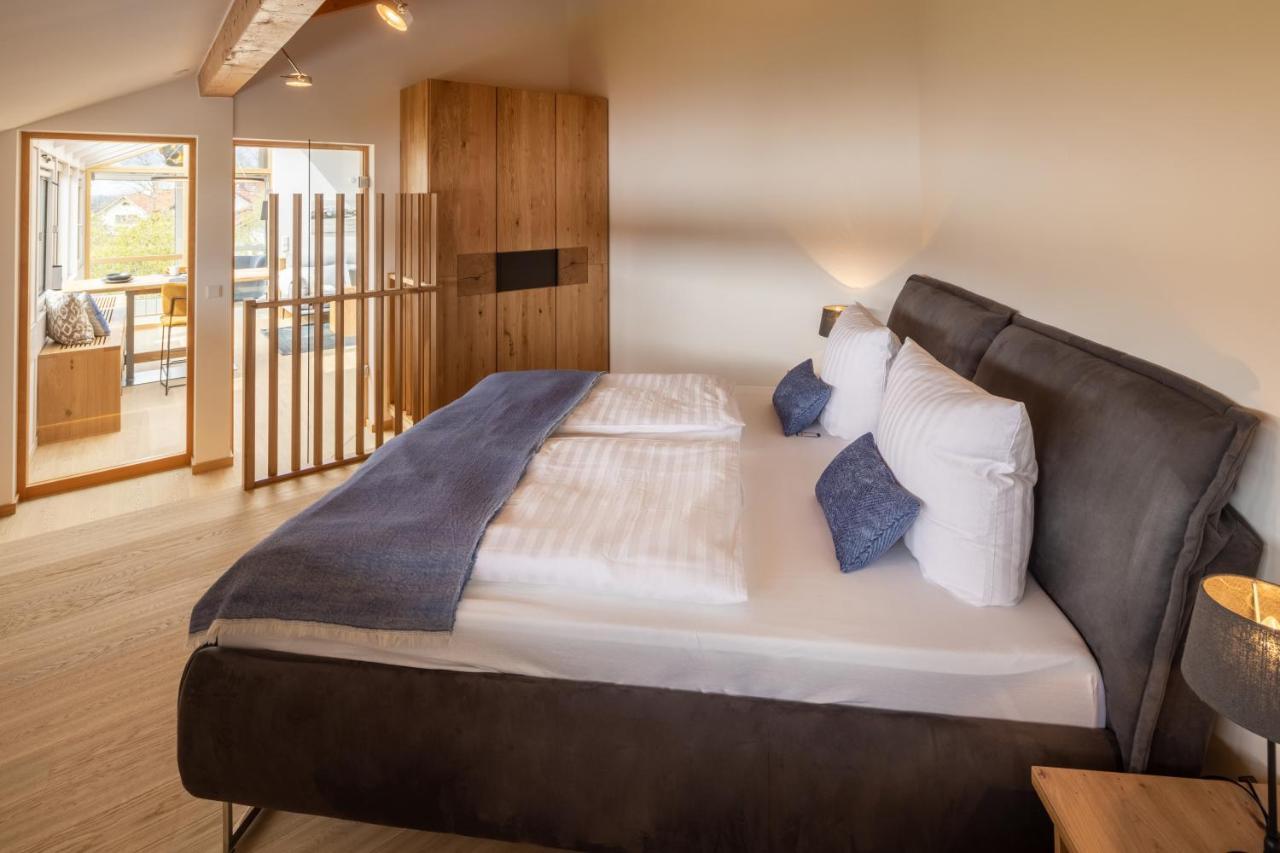 Stille X Weite - Hochwertige Wohnung Mit See-Panorama Kronburg ภายนอก รูปภาพ