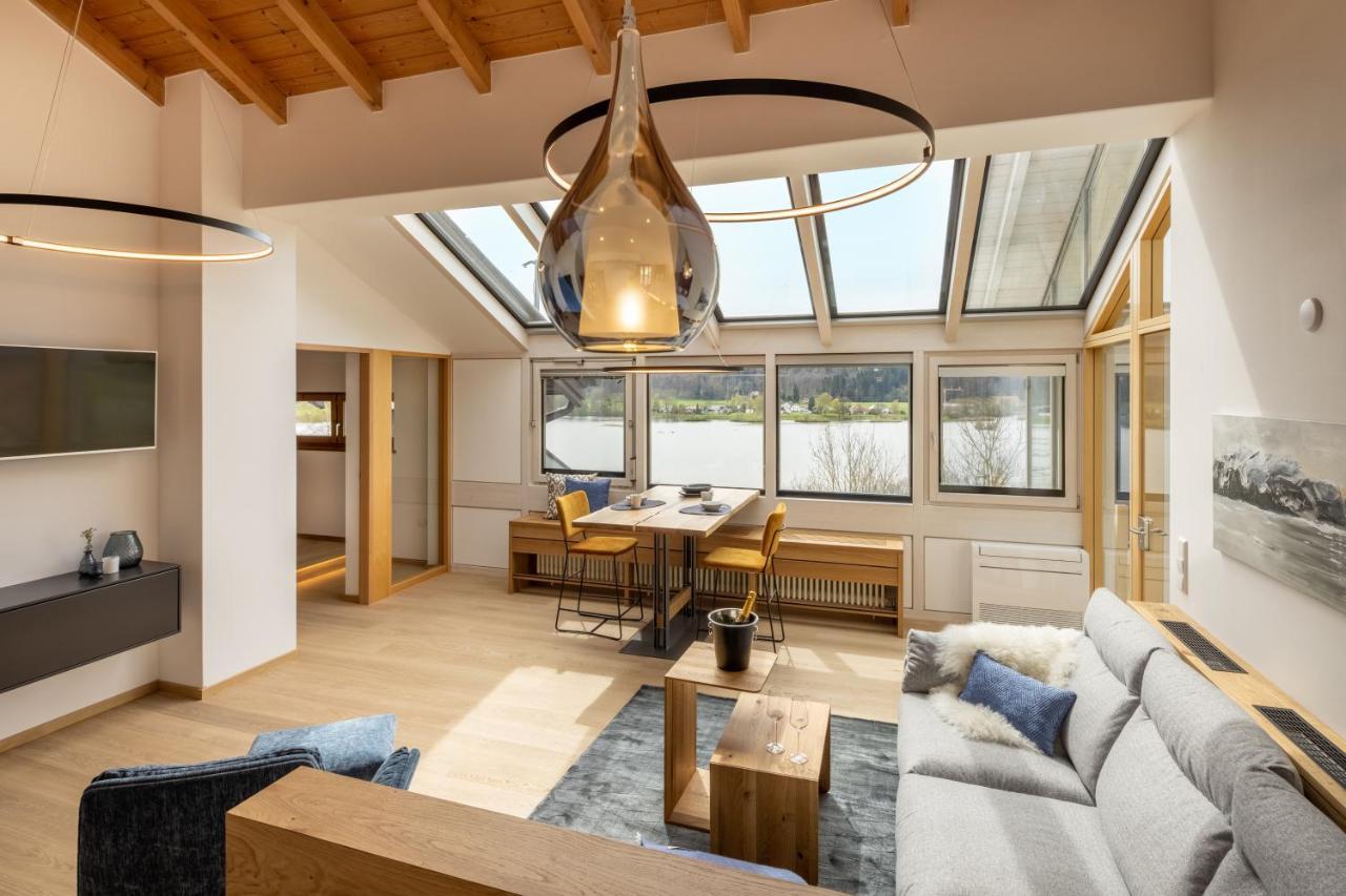 Stille X Weite - Hochwertige Wohnung Mit See-Panorama Kronburg ภายนอก รูปภาพ