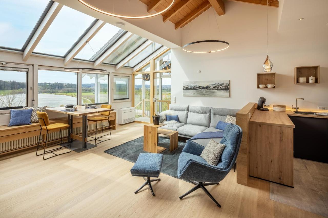 Stille X Weite - Hochwertige Wohnung Mit See-Panorama Kronburg ภายนอก รูปภาพ