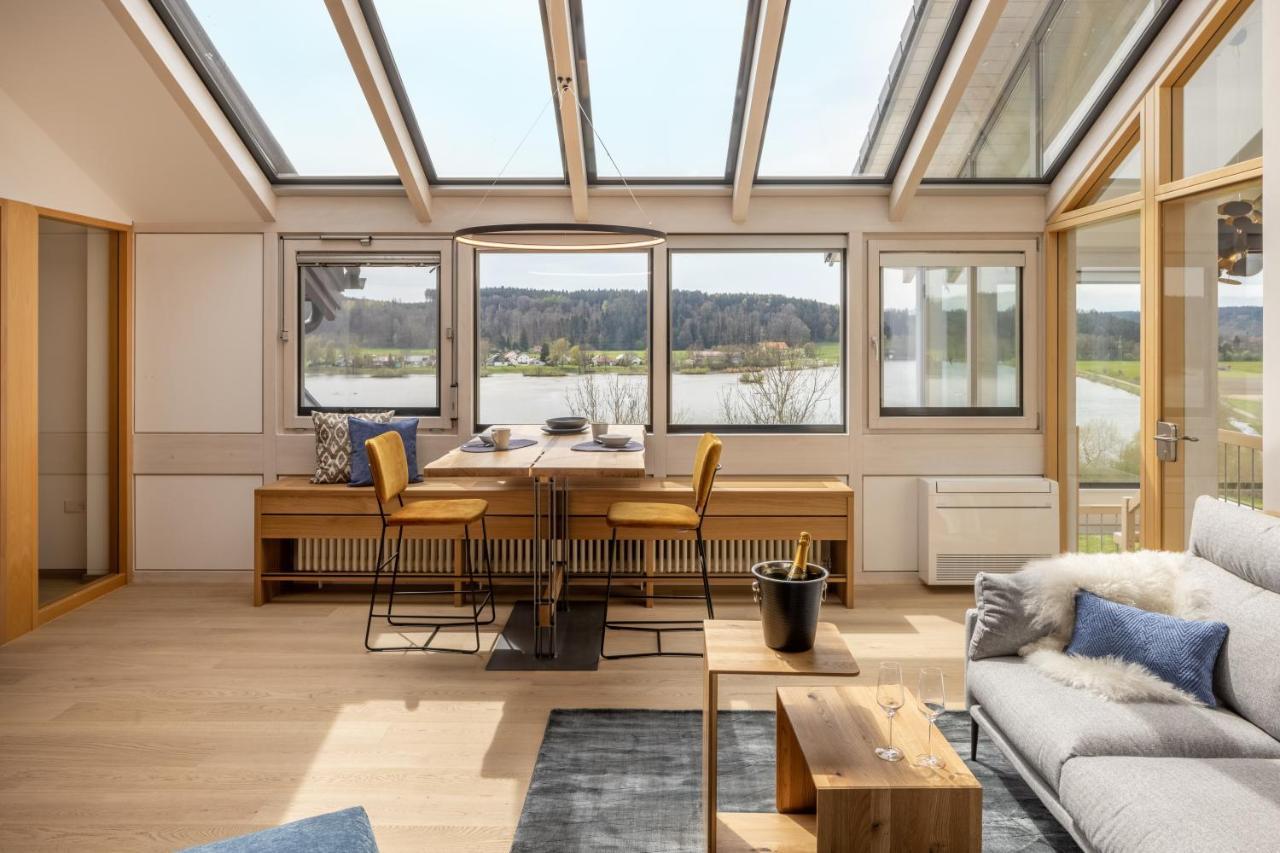 Stille X Weite - Hochwertige Wohnung Mit See-Panorama Kronburg ภายนอก รูปภาพ