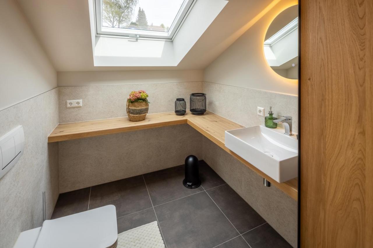 Stille X Weite - Hochwertige Wohnung Mit See-Panorama Kronburg ภายนอก รูปภาพ