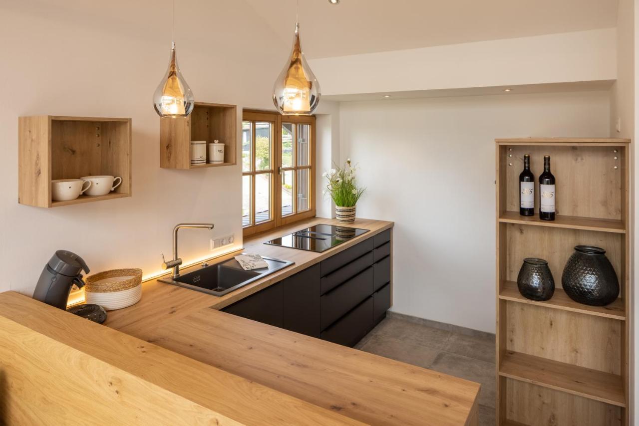 Stille X Weite - Hochwertige Wohnung Mit See-Panorama Kronburg ภายนอก รูปภาพ